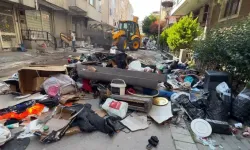 Cezaevinde olduğu için 7 aydır kira ödeyemedi: Ev sahibi eşyaları sokağa attı