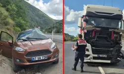 TIR ile çarpışan otomobildeki çift öldü