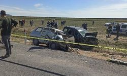 Hafif ticari araç ile otomobilin çarpıştığı kazada 5 kişi yaralandı!