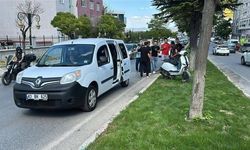 Motosikletle, hafif ticari araç çarpıştı; 2 yaralı!