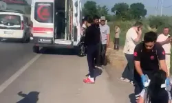 İşçi servis minibüsüyle otomobil çarpıştı; 15 yaralı!