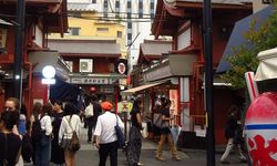 Ünlü şarkıcı Tokyo'da depreme yakalandı!