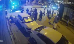 Trafik polisinin önünde motosiklet ile otomobil çarpıştı!