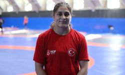 Genç güreşçi Özdenur Özmez dünya şampiyonu oldu!