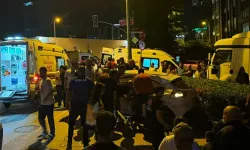 Hafriyat kamyonu ile otomobil çarpıştı: 1'i ağır 4 yaralı