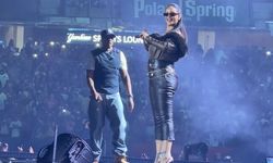 Rihanna yıllar sonra sahneye döndü