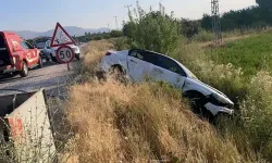 Kamyonet ile otomobil çarpıştı: 3 yaralı!