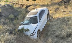 Şarampole devrilen otomobildeki 6 kişi yaralandı