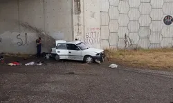 Otomobil köprü altındaki beton duvara çarptı: 3 ölü 2 yaralı!