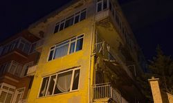 Balkon çöktü: Bina tahliye edildi