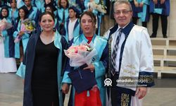 "Annesinin gözleriyle" üniversiteden mezun oldu'