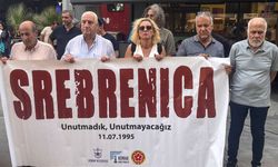 İzmir'de Srebrenitsa Soykırımı'nda hayatını kaybedenler anıldı