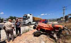 TIR ile traktör çarpıştı: 2 kişi hayatını kaybetti!