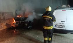 Park halindeki araç alev alev yandı!