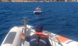 Şişme bot keyfi kabusa döndü: Yüzlerce metre sürüklendiler