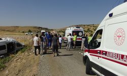 Minibüs ile otomobil çarpıştı: 11 yaralı