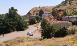 Korkutan kaza: Yolcu treni hemzemin geçitte otomobile çarptı