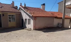 Komşu dehşeti: Anne öldü, kızı ağır yaralı!