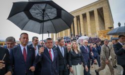 Özel'den ilk ziyaret: Yeni Parti Anıtkabir'de Ata'nın huzurunda