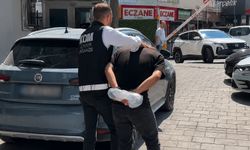 İzmir’de oto galeriyi kurşunlayan 2 kişi tutuklandı