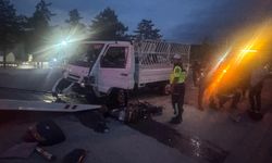 Kamyonetle kafa kafaya çarpıştı: Motosiklet sürücüsü yaşamını yitirdi