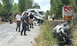 Kamyonetle çarpışan cip, su kanalına devrildi; 3 yaralı!