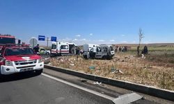 Kamyon ile hafif ticari araç çarpıştı: 2 ölü, 3 yaralı