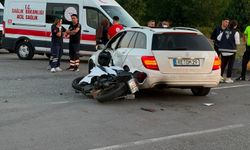 Otomobil ile motosiklet çarpıştı: Genç kadın öldü