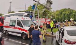 Yolcu otobüsü ile otomobil çarpıştı: 30 yaralı