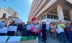 Kemeraltı esnafından tabutlu otopark eylemi: “Cumhurbaşkanımız hesap sorsun”