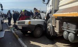 Kamyon ile otomobilin çarpıştı: 1 ölü, 2 yaralı!