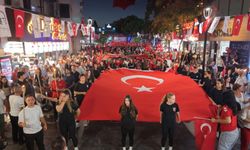 Karşıyaka Çarşısı 30 Ağustos’ta gelincik tarlasına dönüştü!