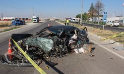 Aydınlatma direğine çarpan otomobildeki 2 kişi öldü, 2 kişi ağır yaralandı!