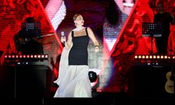 Aliağa'da Ebru Yaşar rüzgarı!