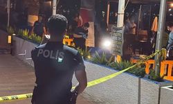 Kırmızı ışıkta bekleyen otomobile saldırı: 1 ölü, 2 yaralı