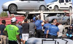 Çekici, kırmızı ışıkta bekleyen kamyonete çarptı: 2 yaralı!
