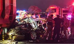Otomobil hafriyat kamyonuna çarptı: 1 ölü, 2 yaralı!