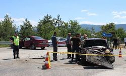 İki otomobil çarpıştı:1 ölü, 3 yaralı!