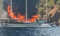 Gezi teknesi alev alev yandı... 115 yolcu ölümden döndü!