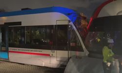 İstanbul'da 2 tramvay kafa kafaya çarpıştı