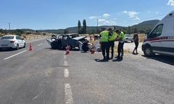2 otomobil çarpıştı; 1 ölü, 4 yaralı!