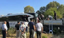 Muğla'da tur otobüsü, TIR'a çarptı: 3 ölü, 16 yaralı!
