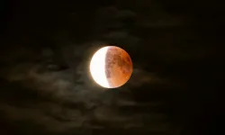 Ay tutulması geliyor: Tam 5 saat sürecek!