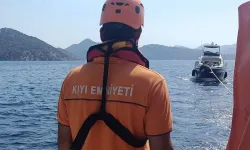 Fethiye açıklarında sürüklenen teknedeki 6 kişi kurtarıldı