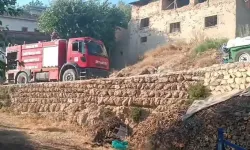 Bahçe yangını yerleşim yerine sıçradı: 2 ahır, 1 ev zarar gördü!