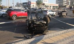 Antalya'da takla atan otomobildeki 2 kişi yaralandı