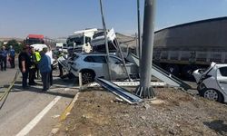 Tır kırmızı ışıkta bekleyen araçlara çarptı: 1 ölü, 9 yaralı!
