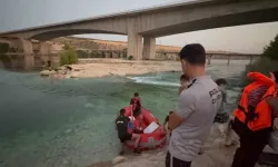 Fırat Nehri'nde mahsur kalan 9 kişi kurtarıldı