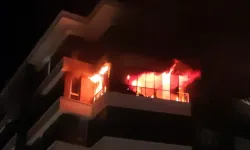 Apartman dairesindeki yangında, 14 kişi dumandan etkilendi
