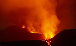 Etna Yanardağı'nda patlama!